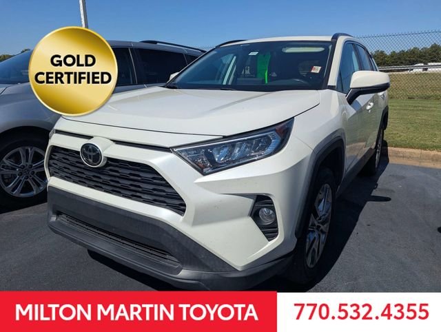 Used 2021 White Toyota XLE Premium image 5