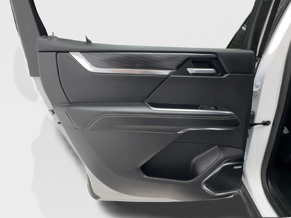 Used 2026 White GMC Elevation image 29