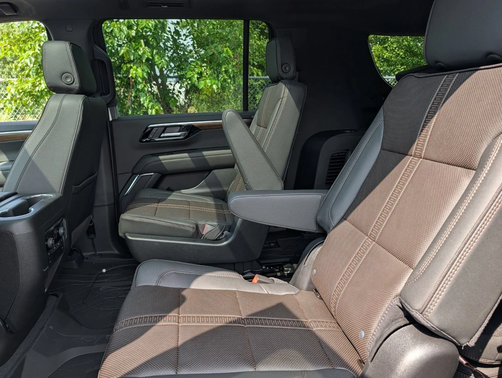 New 2026 Polar White Tricoat Chevrolet High Country image 28