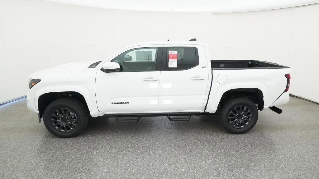 2025 Toyota Tacoma SR5 - Photo 13