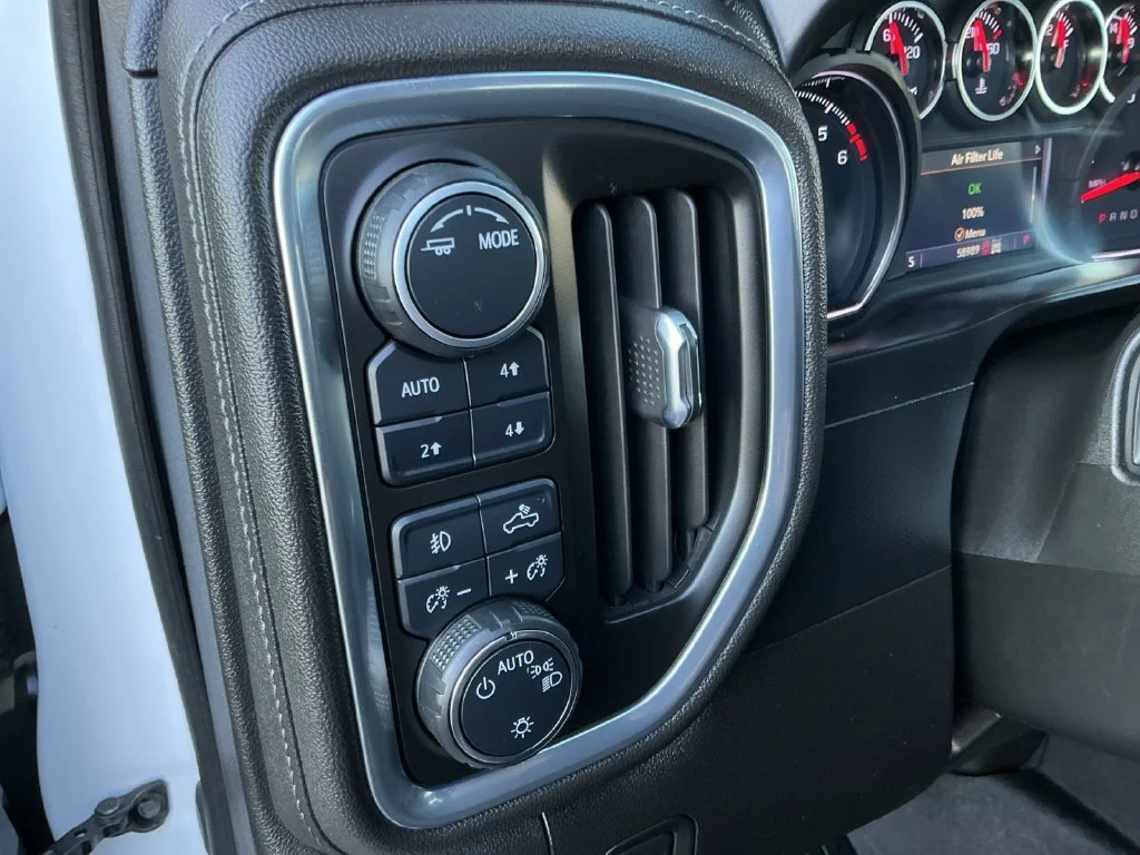 Used 2021 SUMMIT WHITE Chevrolet RST image 32