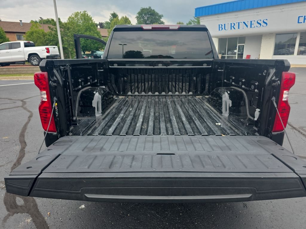 Used 2023 Black Chevrolet Custom image 25