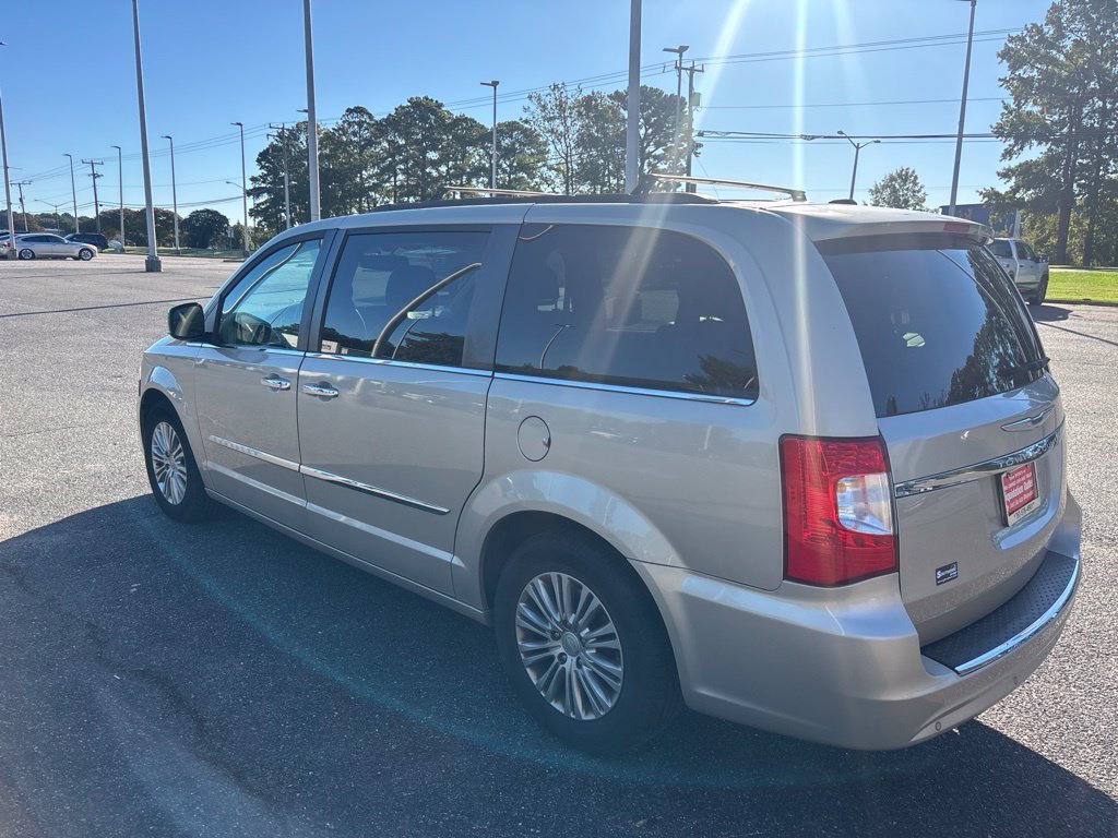 Used 2016 Beige Chrysler Touring-L image 3