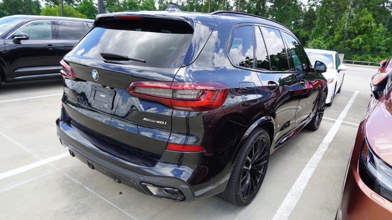 Used 2023 Black BMW xDrive40i image 4