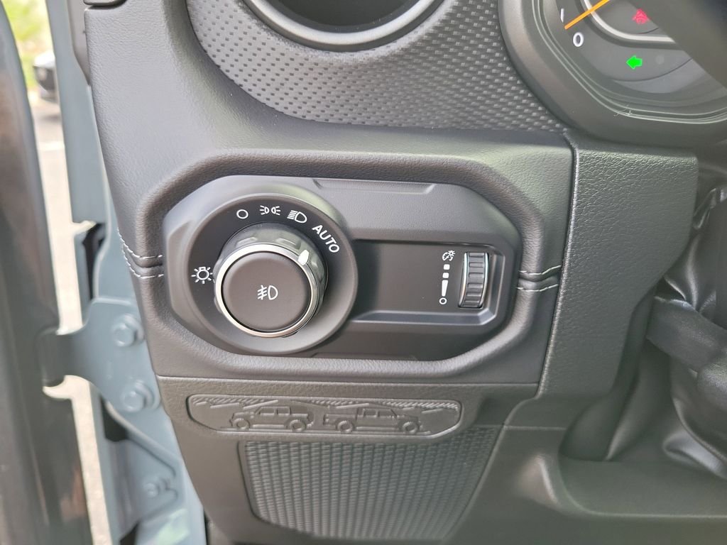 Used 2024 Gray Jeep Rubicon image 26