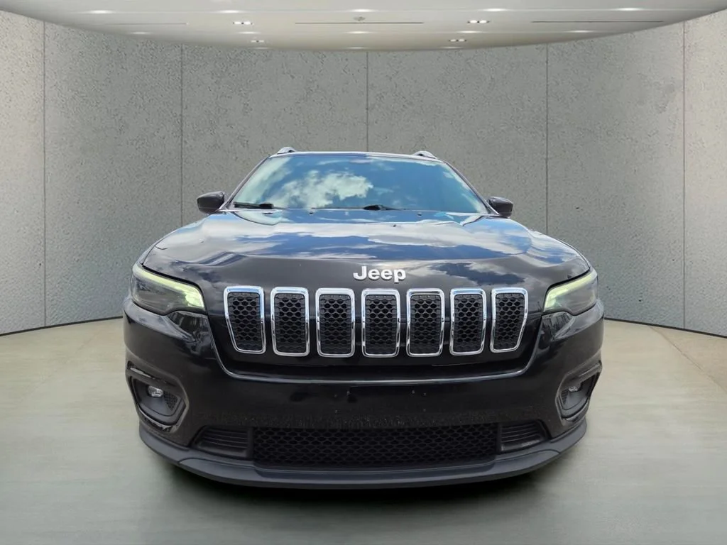 Certified Used 2019 Diamond Black Crystal Pearlcoat Jeep Latitude image 11