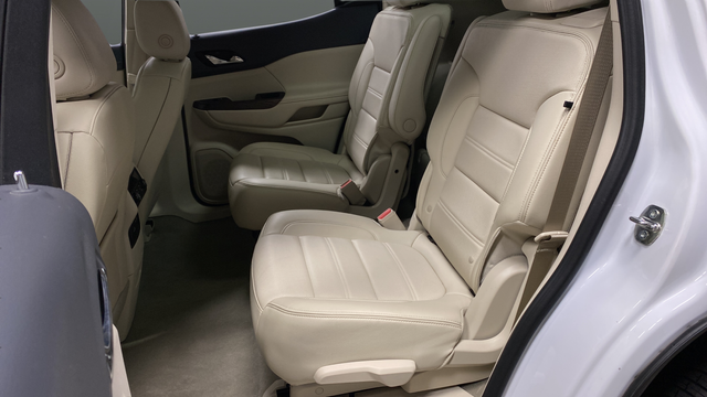 Used 2023 White Frost Tricoat GMC Denali image 24