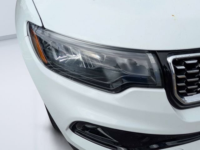 Used 2024 White Jeep Limited image 9