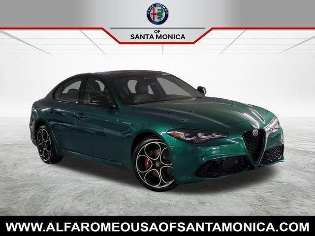New 2026 Verde (Green) Fangio MetallicExterior Paint Alfa Romeo  image 1