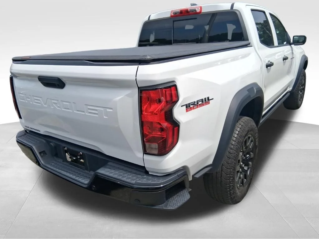 Used 2024 White Chevrolet Trail Boss image 3