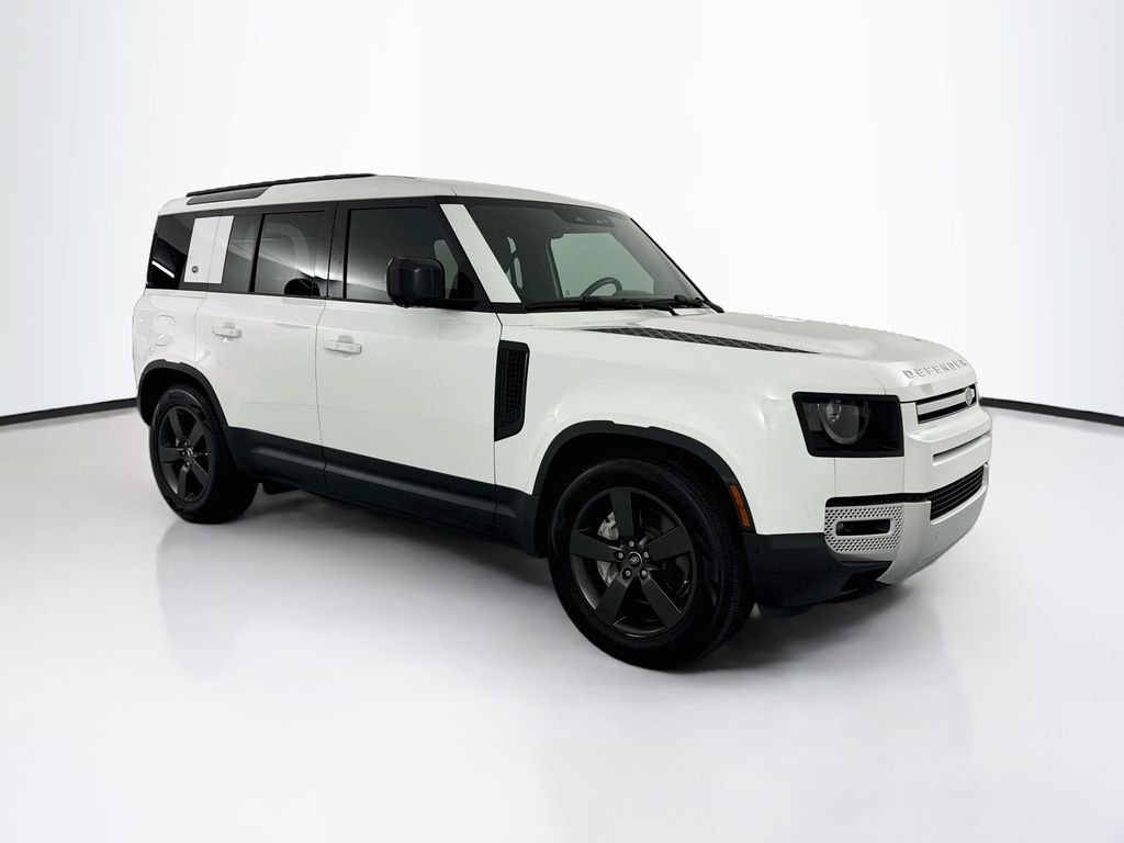 Used 2023 White Land Rover SE image 3