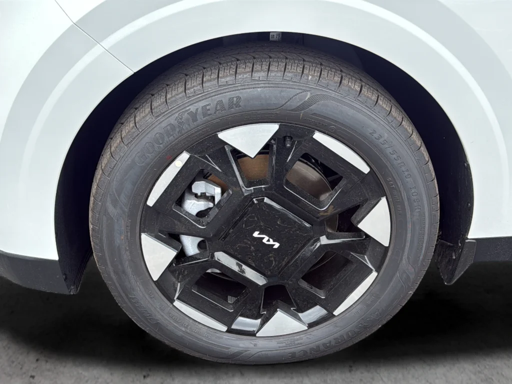 New 2026 Snow White Pearl Kia EX image 23