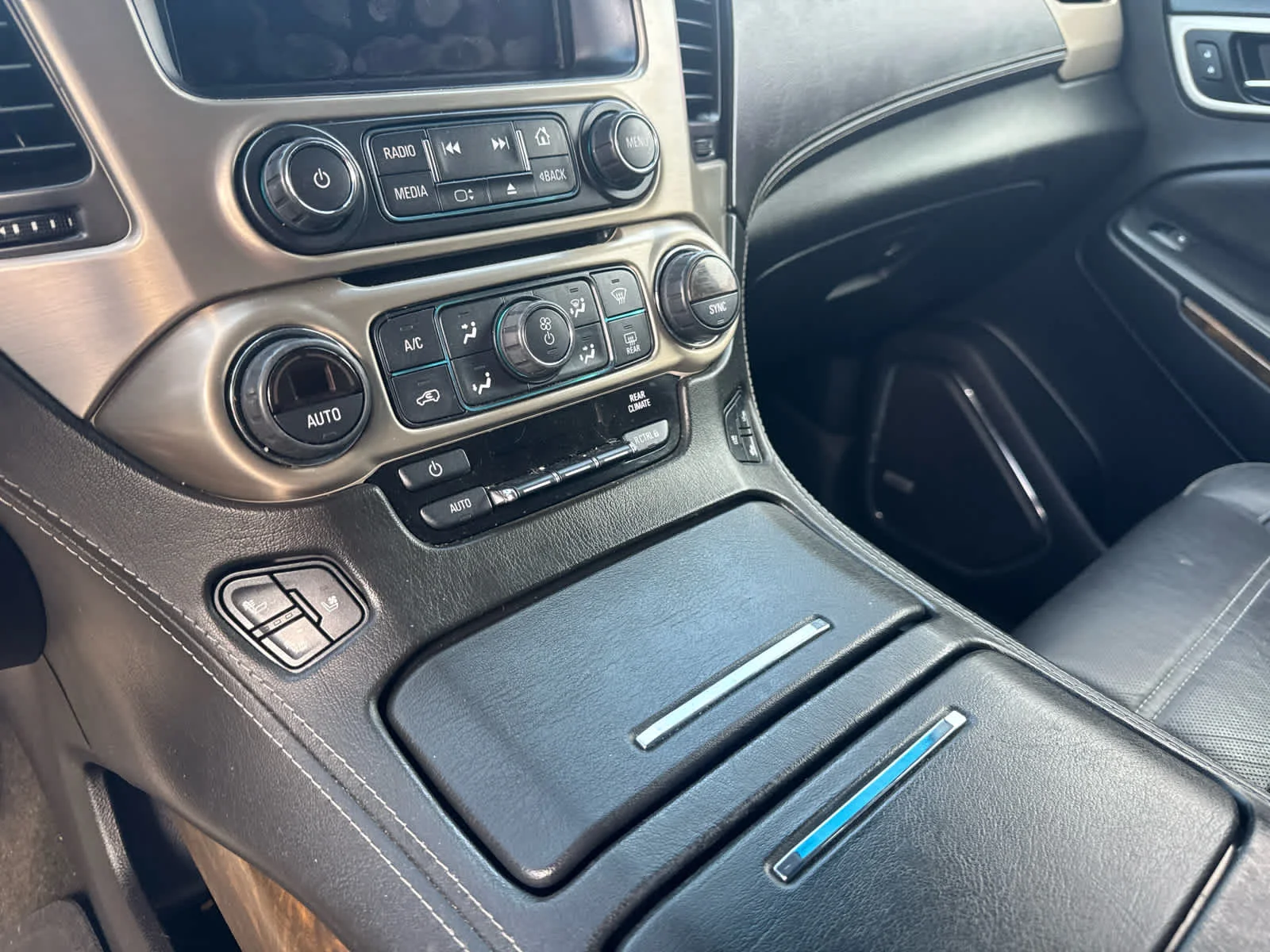 Used 2018 Onyx Black GMC Denali image 12