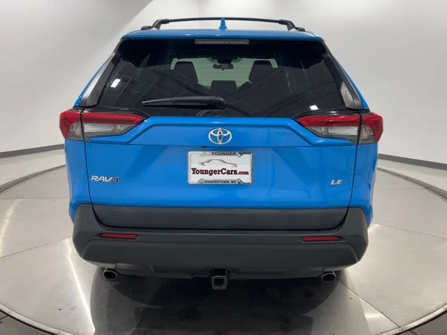 Used 2020 Blue Toyota LE image 4