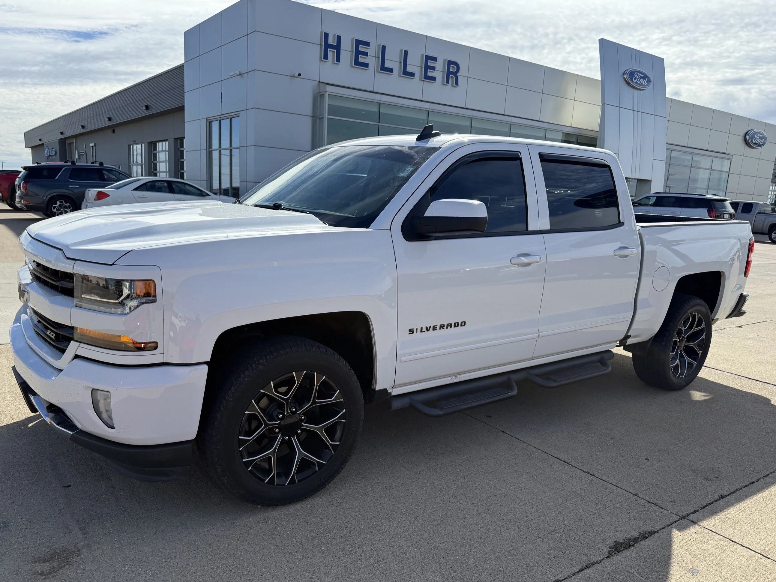 Used 2018 Summit White Chevrolet LT image 3