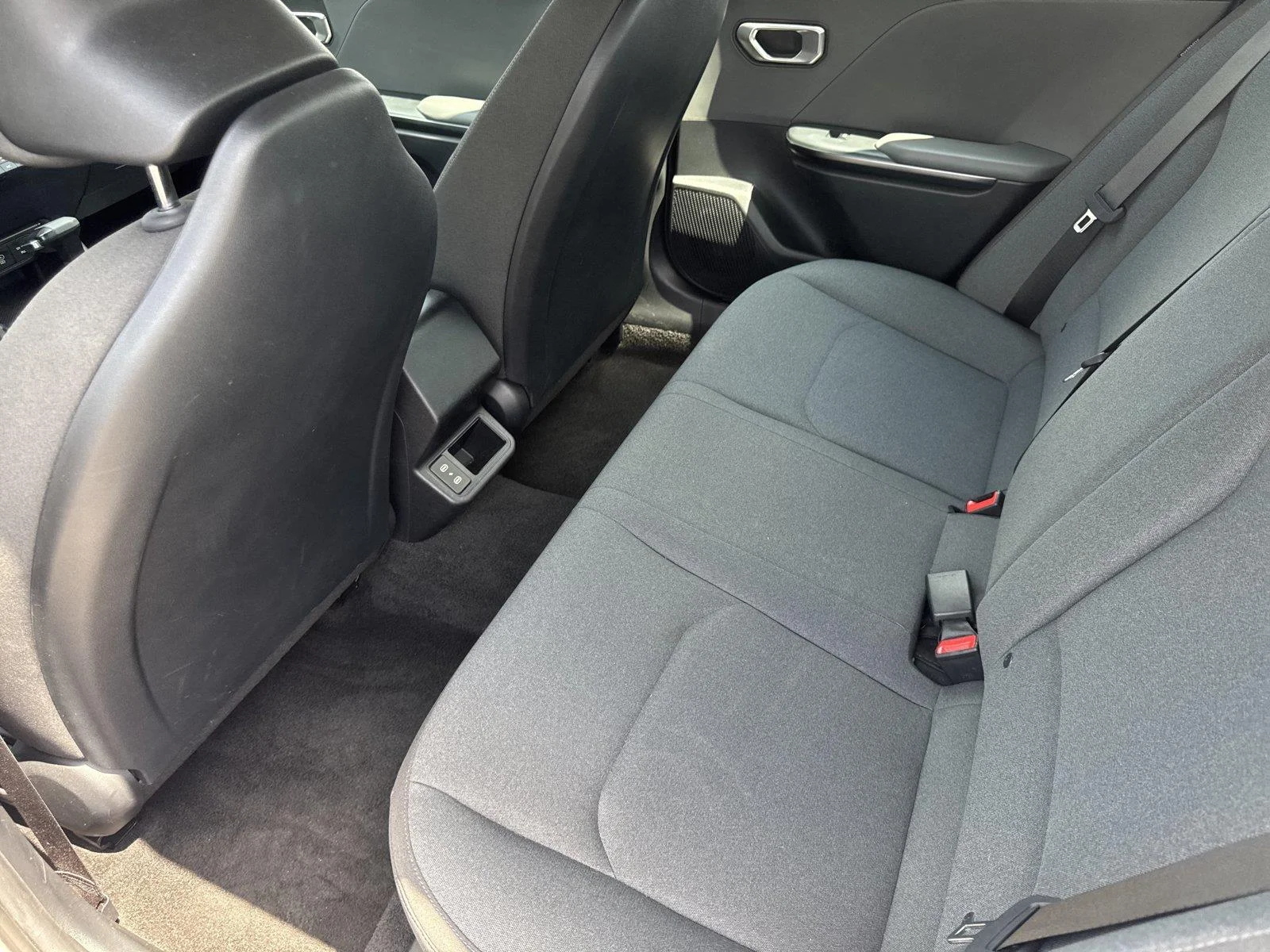 Used 2025 Snow White Pearl Kia LXS image 29