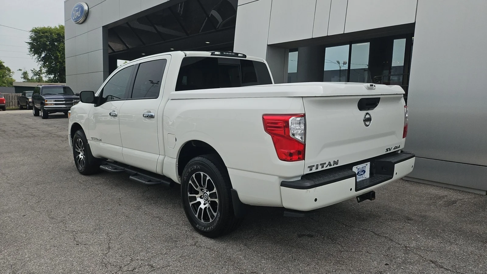 Used 2021 Glacier White Nissan SV 4WD image 3