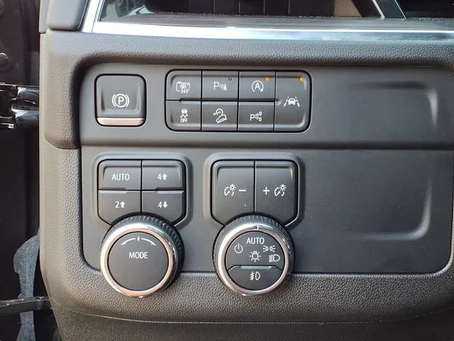 Used 2025 Black Chevrolet Z71 image 25