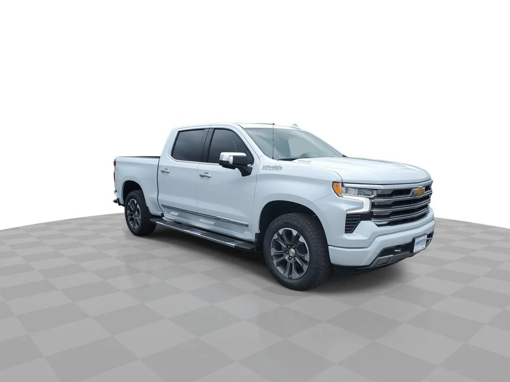 New 2026 Polar White Tricoat Chevrolet High Country image 2