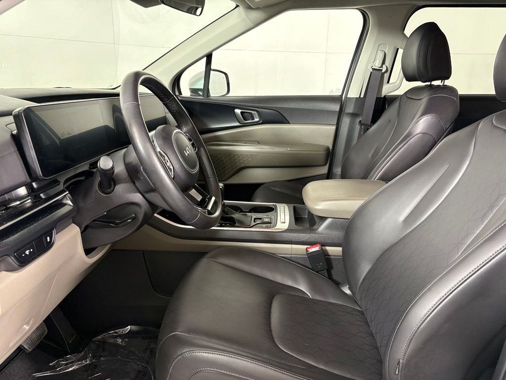 Used 2025 White Kia LXS image 20