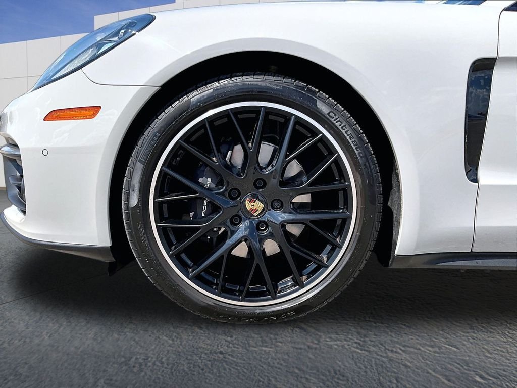 Used 2023  Porsche 4 Platinum Edition image 11