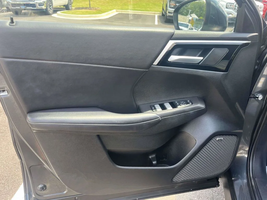Used 2025 Gray Mitsubishi SE image 13