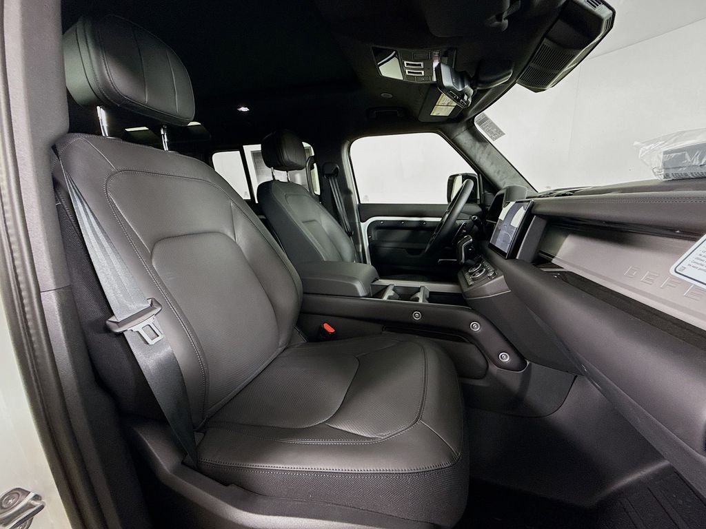 2025 Land Rover Defender V8 - Photo 30