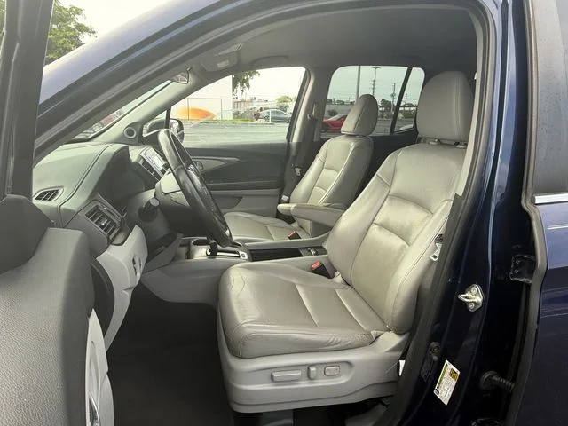 Used 2018 Blue Honda RTL image 9
