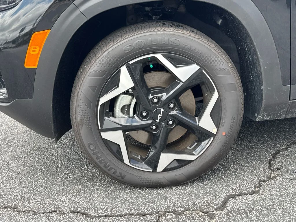 2025 Kia Seltos EX - Photo 11