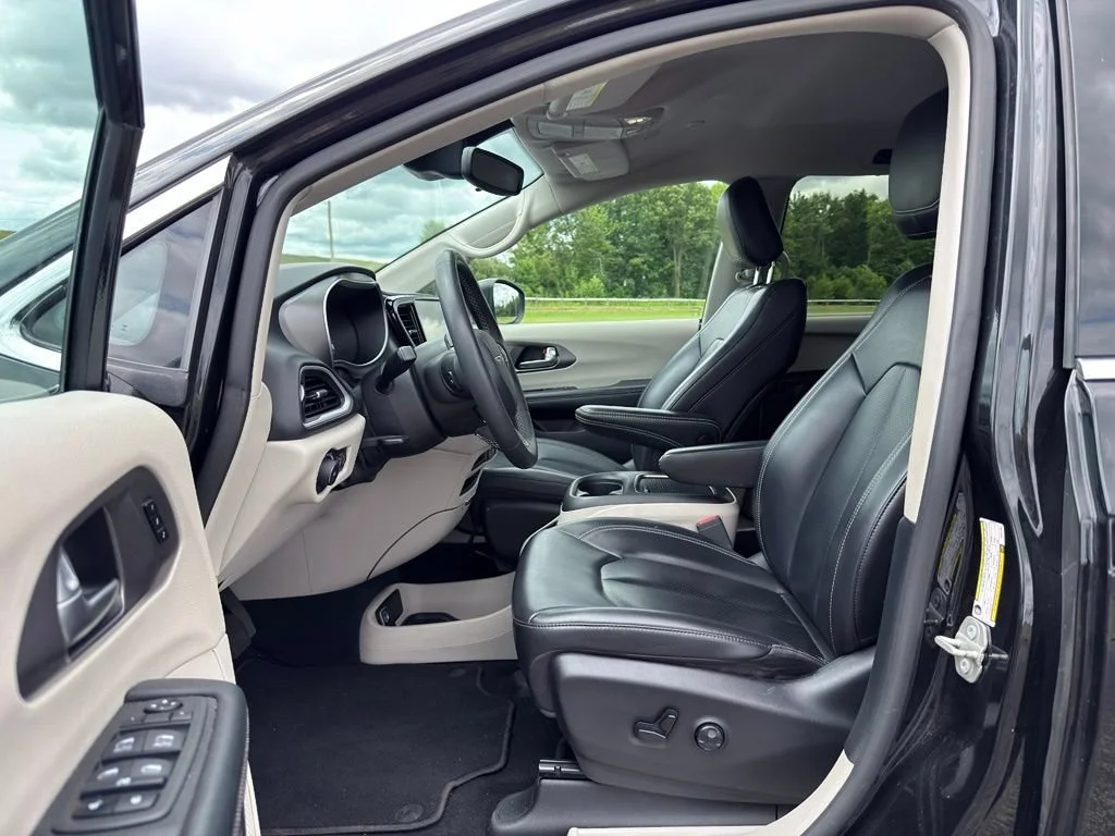 Used 2023 Chrysler Pacifica Touring L with VIN 2C4RC1BG6PR607082 for sale in Wellington, OH