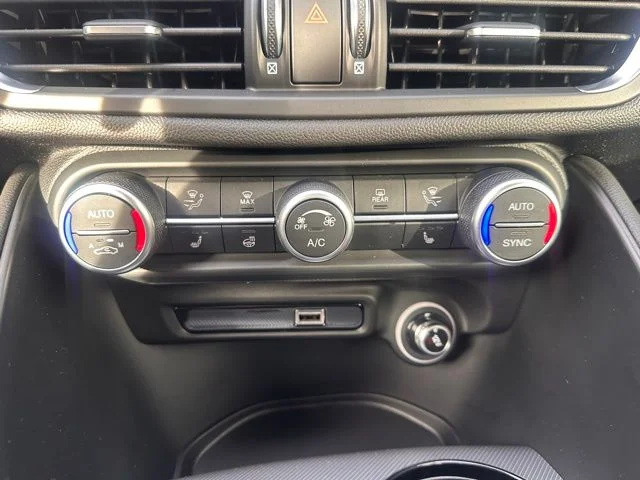 2025 Alfa Romeo Giulia Intensa - Photo 17