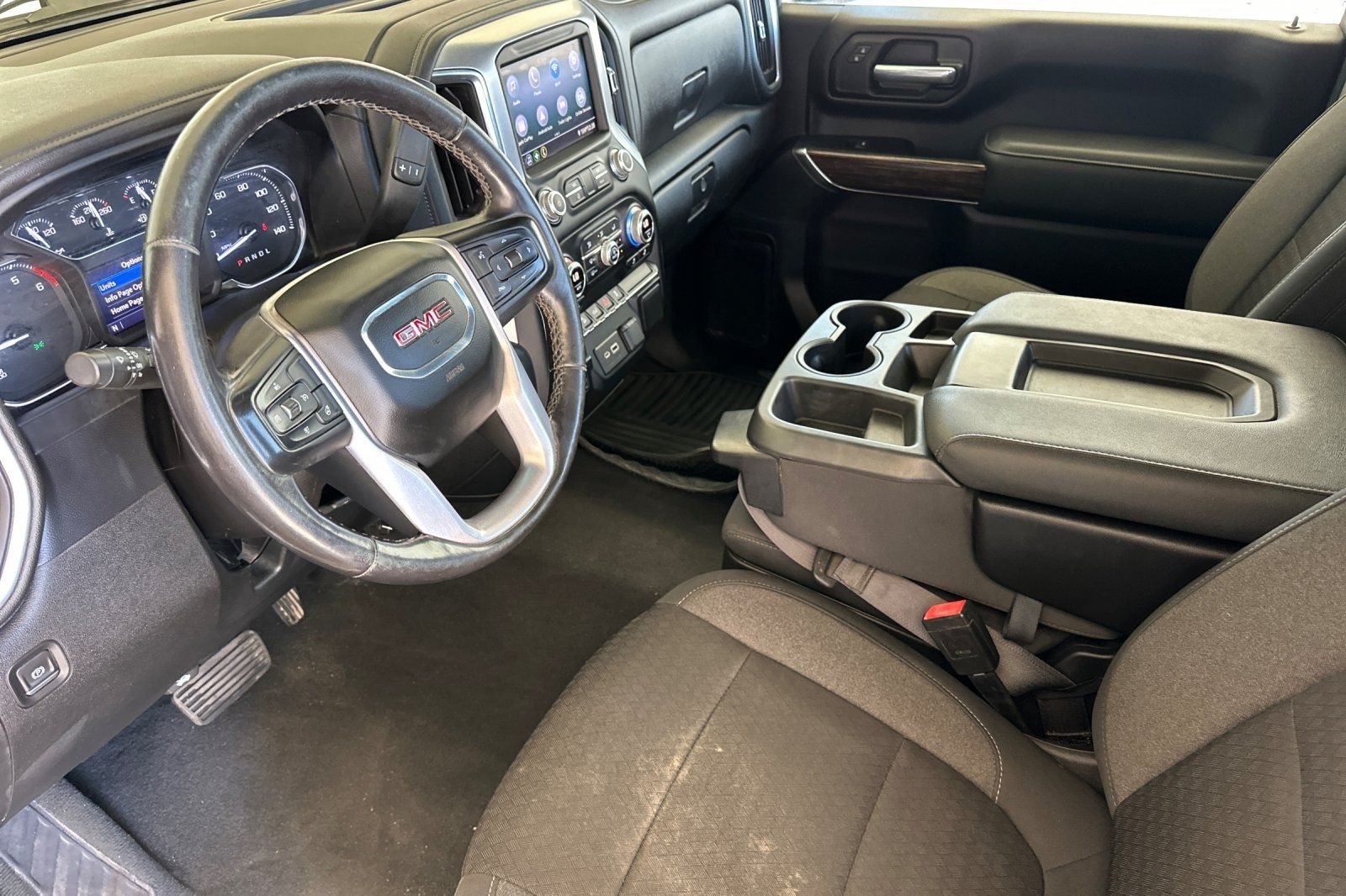 Used 2022 White GMC SLE image 9