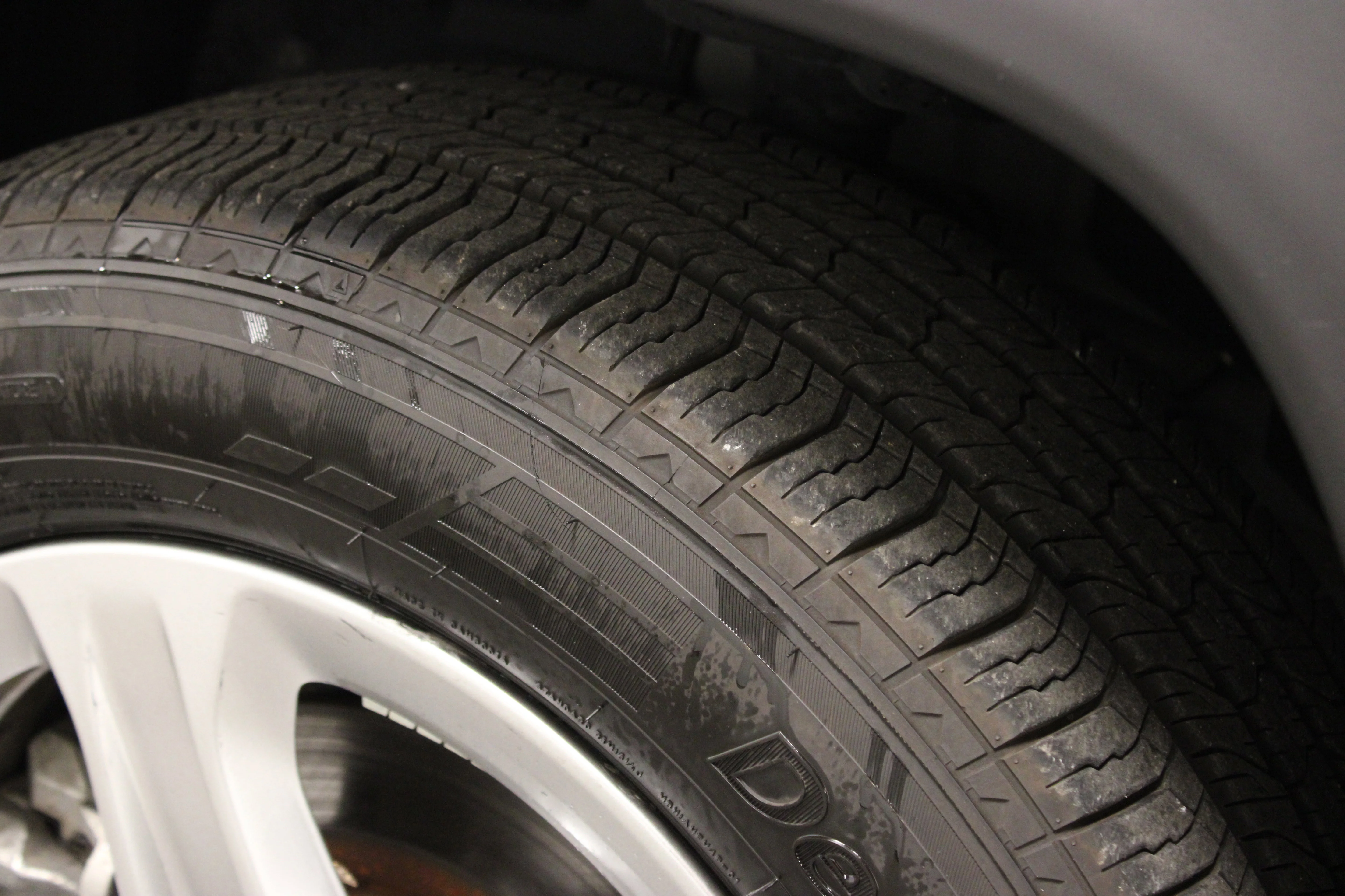 Used 2024 Sting-Gray Clearcoat Jeep Latitude image 10