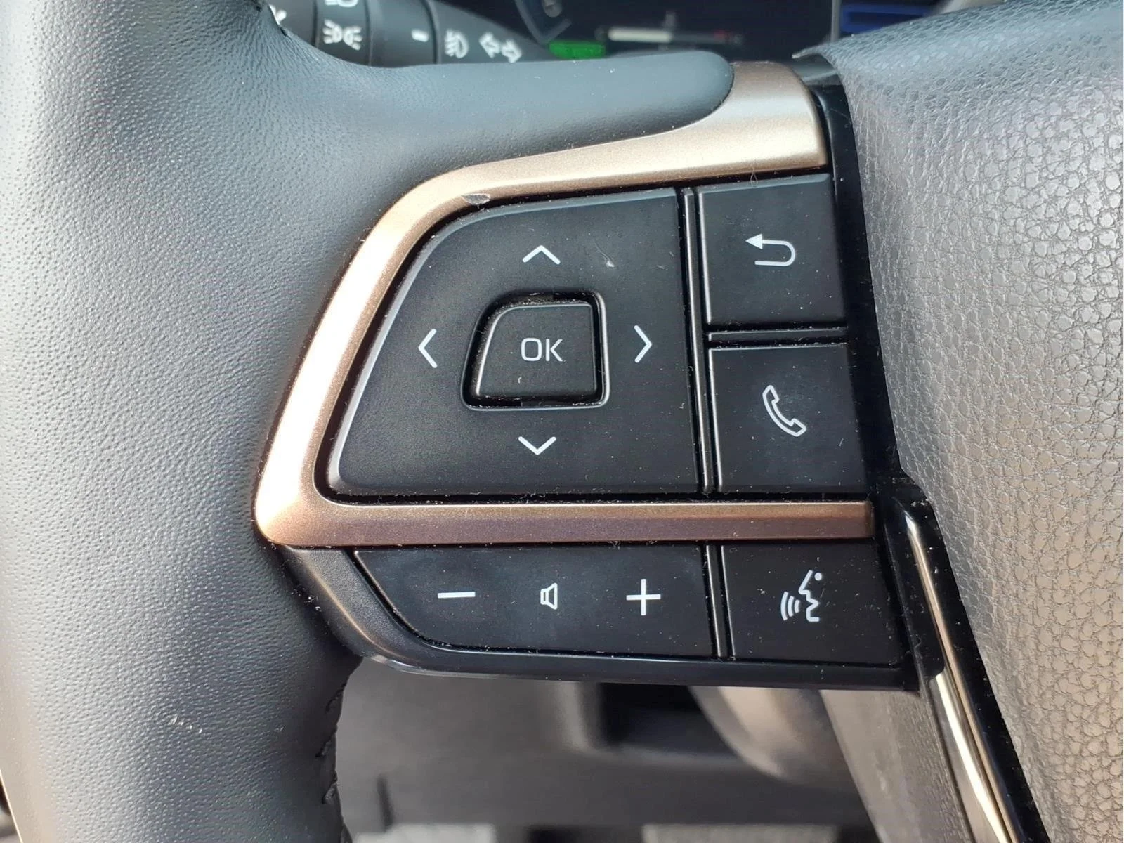 Used 2026 Wind Chill Pearl Toyota MAX Platinum image 22