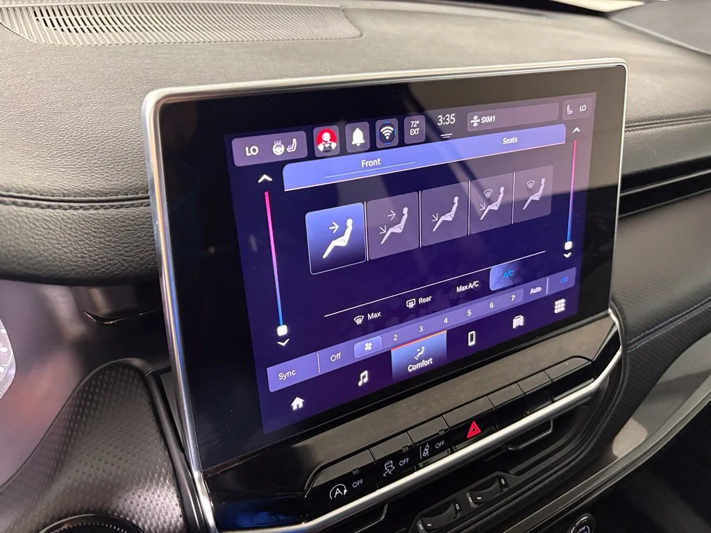 Used 2025 Silver Jeep Latitude image 26
