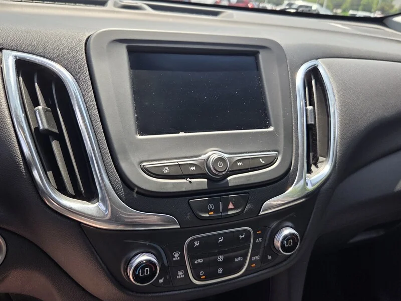 Used 2024 Summit White CHEVROLET LT image 19