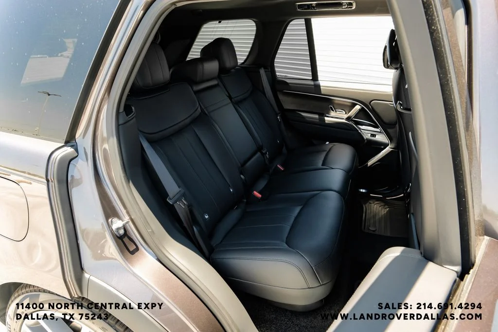 New 2026 Charente Grey Prem Met Land Rover SE image 34