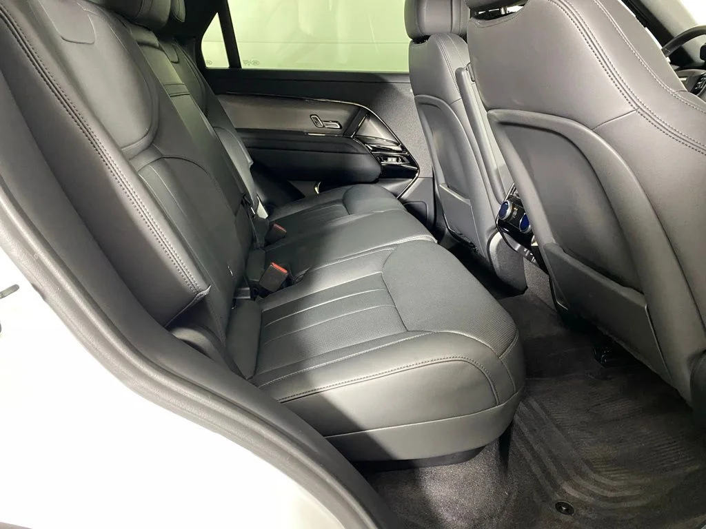 Used 2023 Fuji White Land Rover SE image 26
