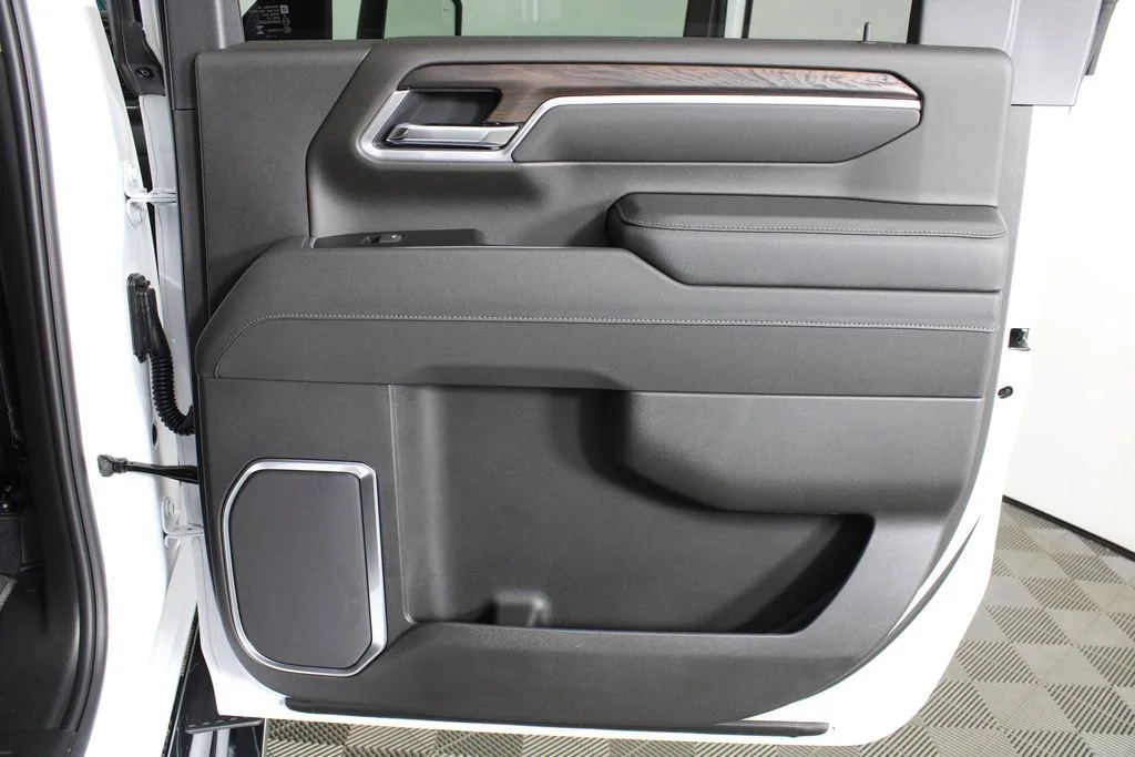 2026 GMC Sierra 3500HD SLT - Photo 9