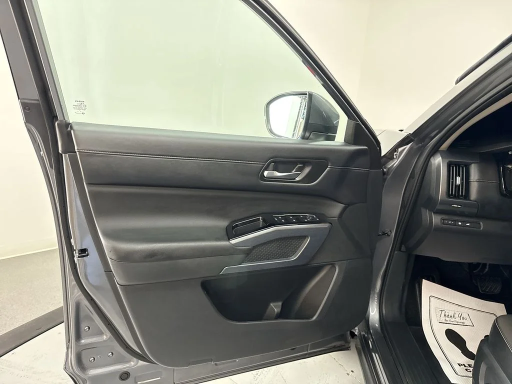 Used 2025 Gun Metallic Nissan SL image 14