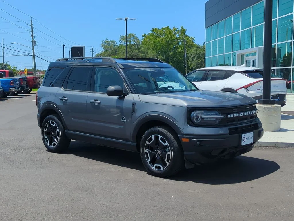 Used 2021 Gray Ford Outer Banks image 9