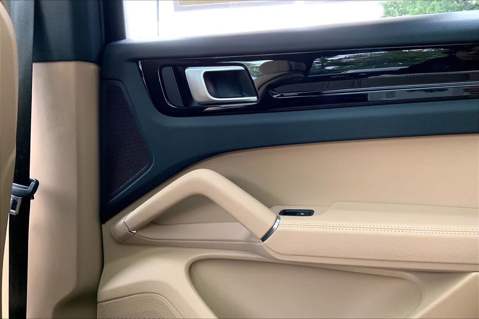 Used 2023  Porsche  image 36