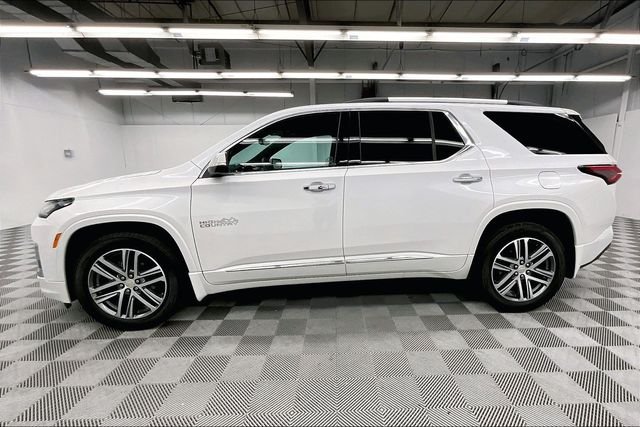 Used 2023 Iridescent Pearl Tricoat Chevrolet High Country image 14
