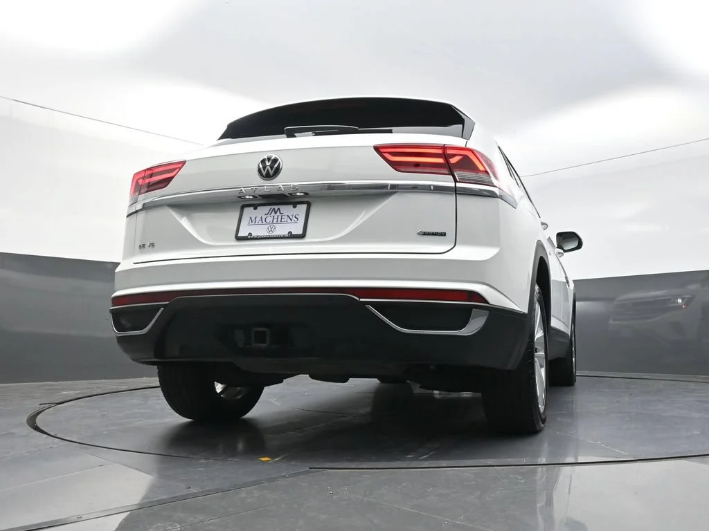 Used 2023 White Volkswagen 3.6L V6 SE w/Technology image 29