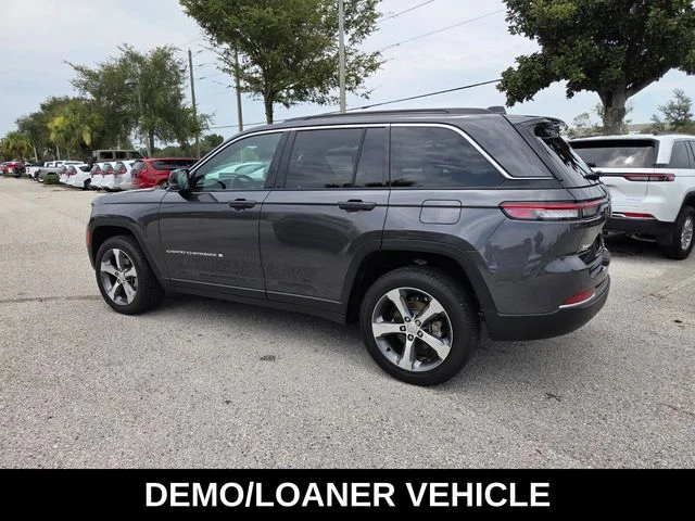 New 2026 Baltic Gray Metallic Clear-Coat Exterior Paint Jeep Limited image 9