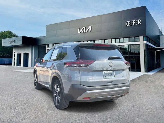 Used 2023 Gray Nissan SL image 6