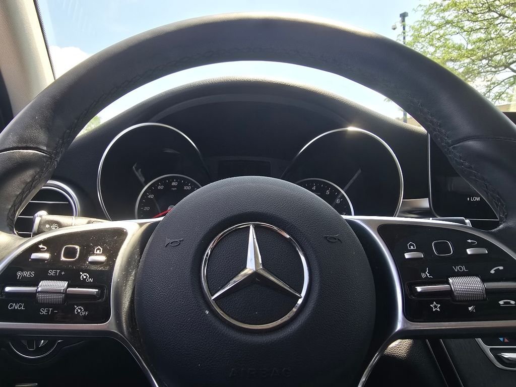 Used 2020 Graphite Gray Metallic Mercedes-Benz GLC 300 image 30