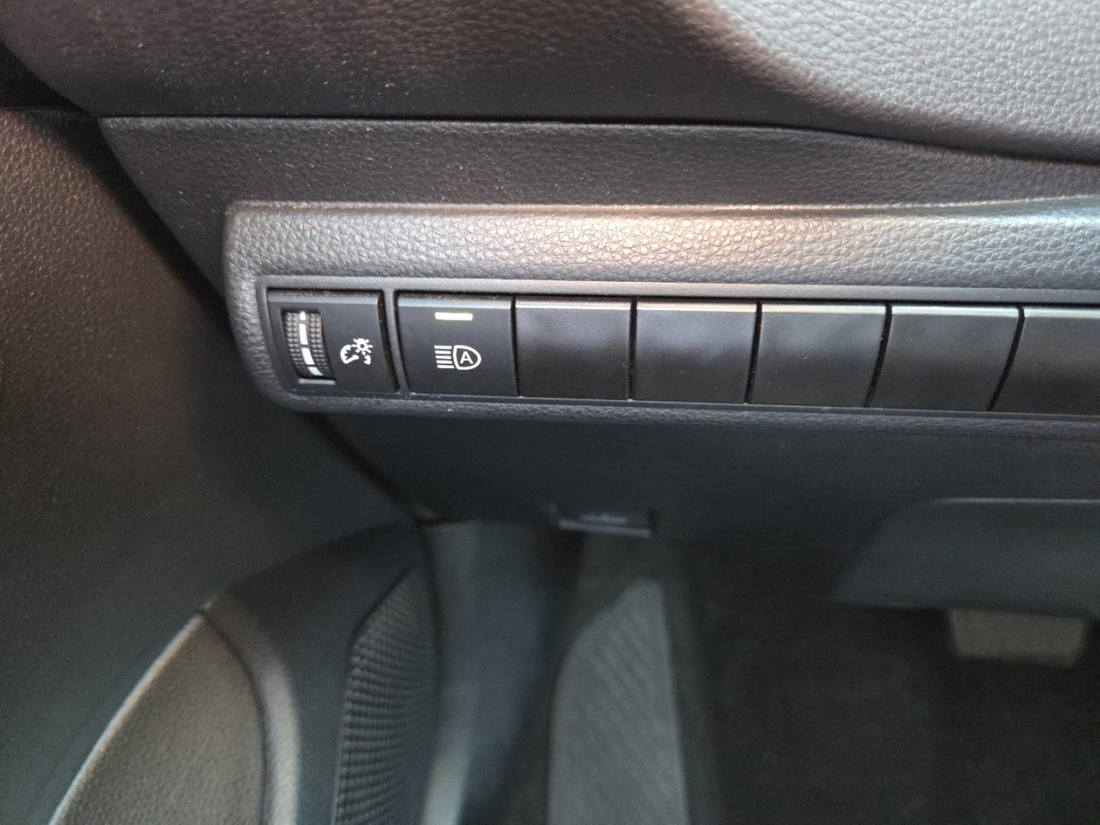 2024 Toyota Corolla LE - Photo 6