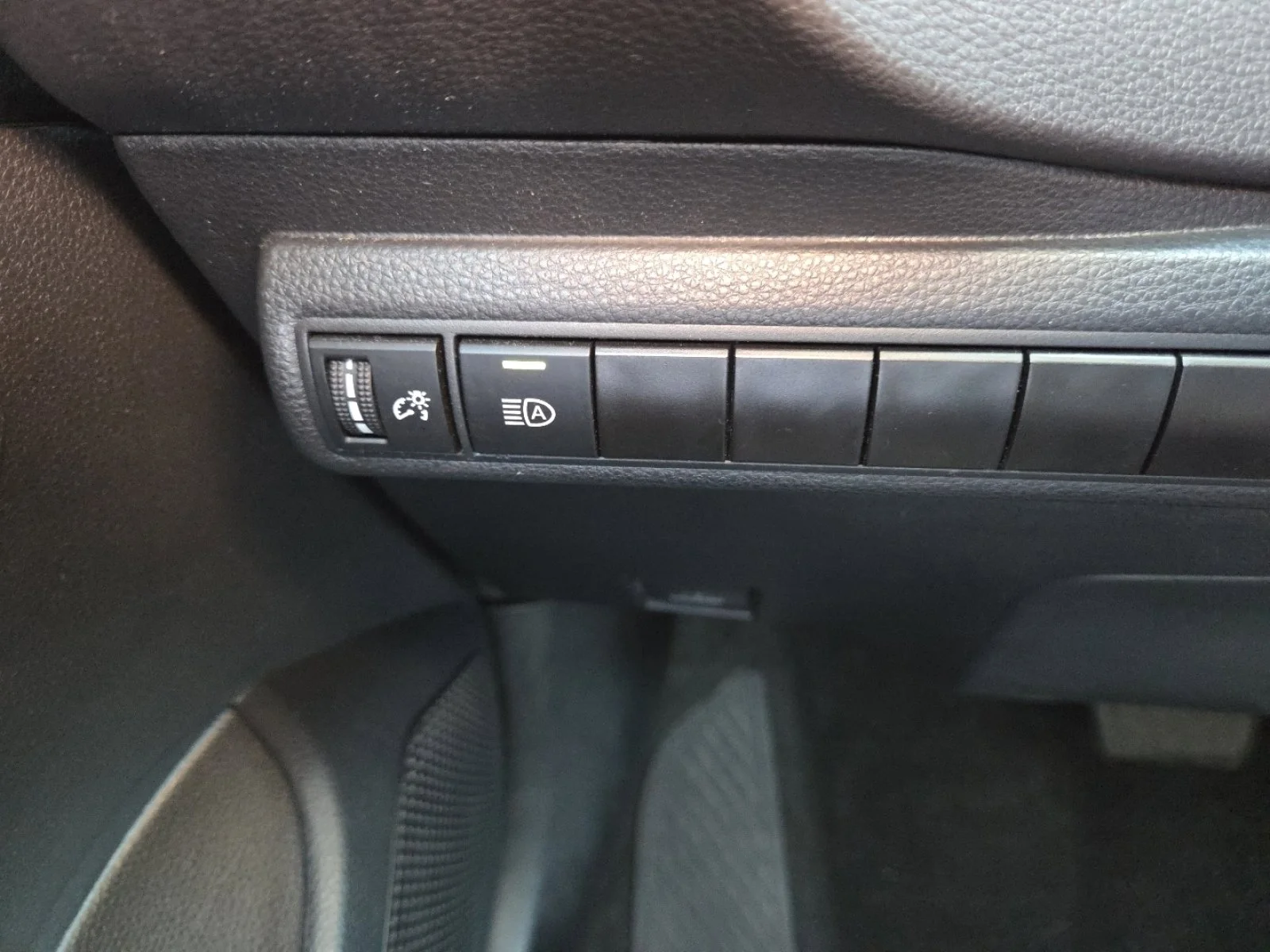 2024 Toyota Corolla LE - Photo 8