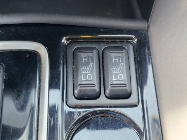 Used 2022  Mitsubishi LE image 28